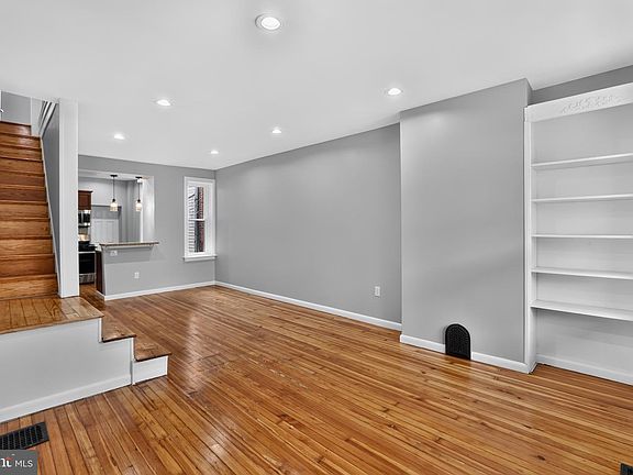 5th image of 2827 Wilmot St