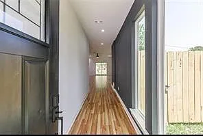 3 bed, 2.5 bath, 1887 sqft, $2,300 — Photo 3
