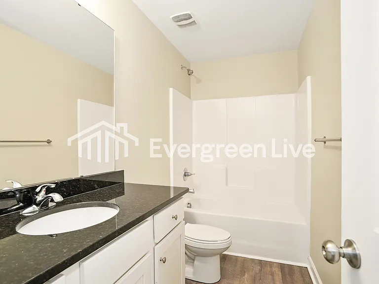 840 N Main St — Photo 5