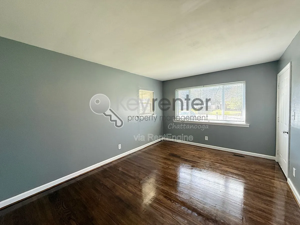 Building Photo - 221 Robert E Lee St #B