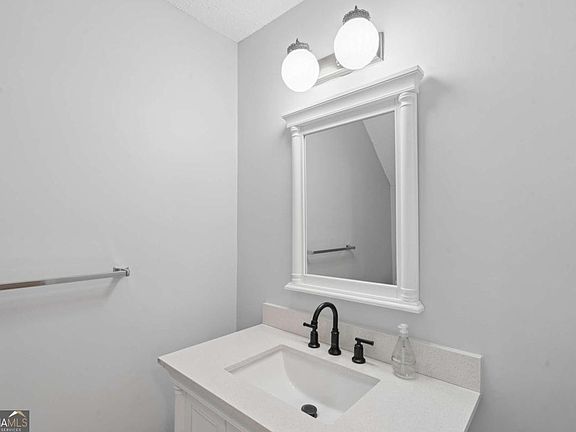 5th image of 2492 Northlake Ct NE
