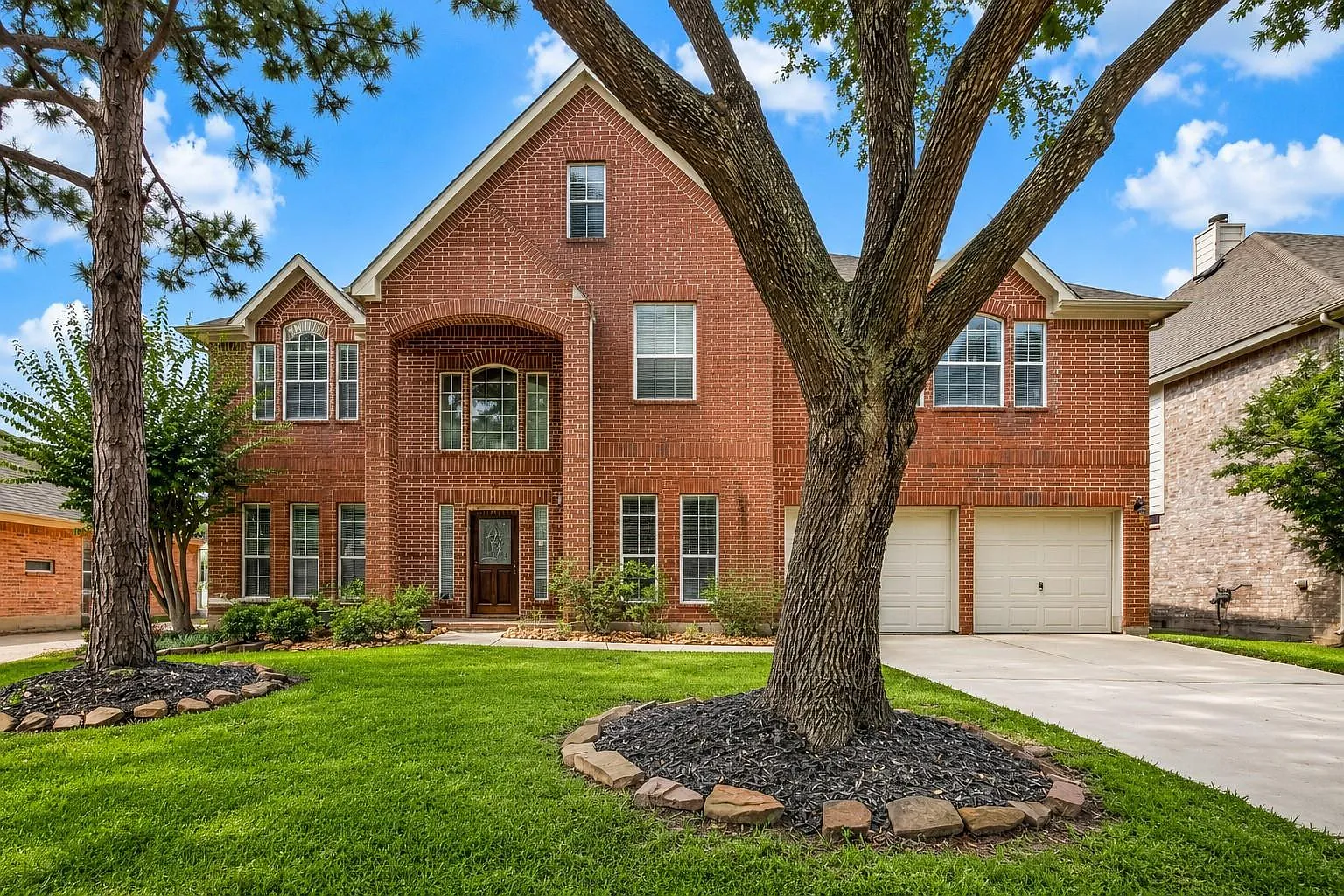 5 bed, 3.5 bath, 3965 sqft, $4,200 — Photo 1