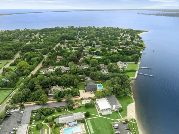 54 Rampasture Rd, Hampton Bays, NY 11946