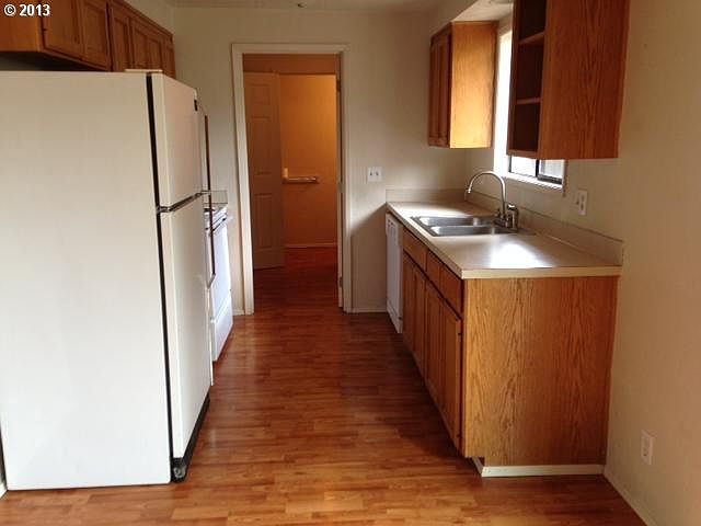 2nd image of 584 S 47th Pl