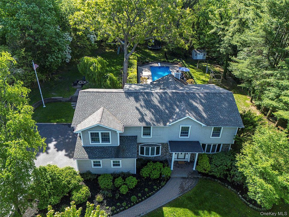 1st image of 4 Crabapple Court