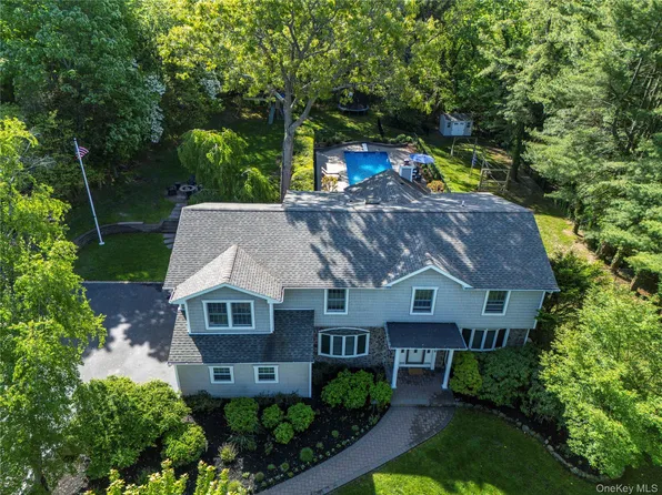 4 Crabapple Court, Mount Sinai, NY 11766