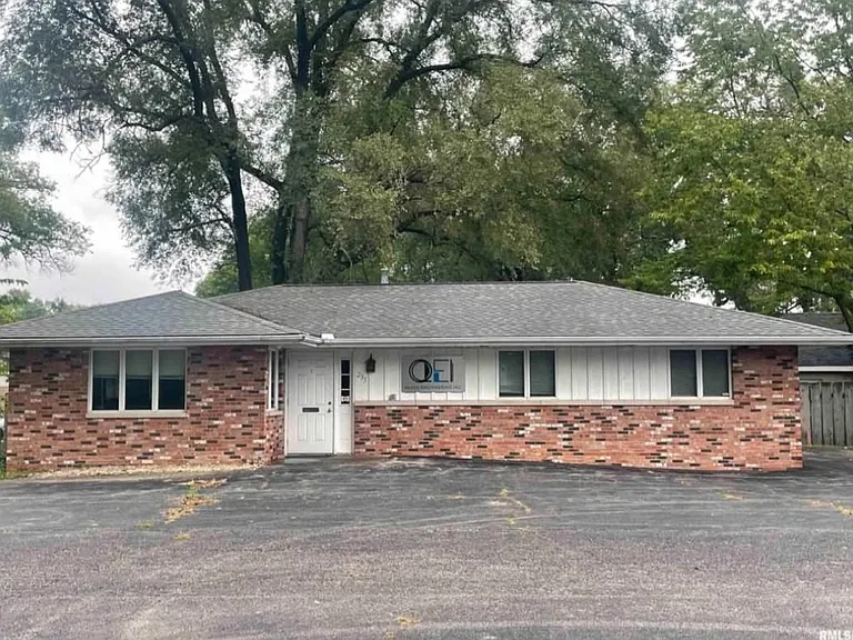 235 Meadow Ave — Photo 1