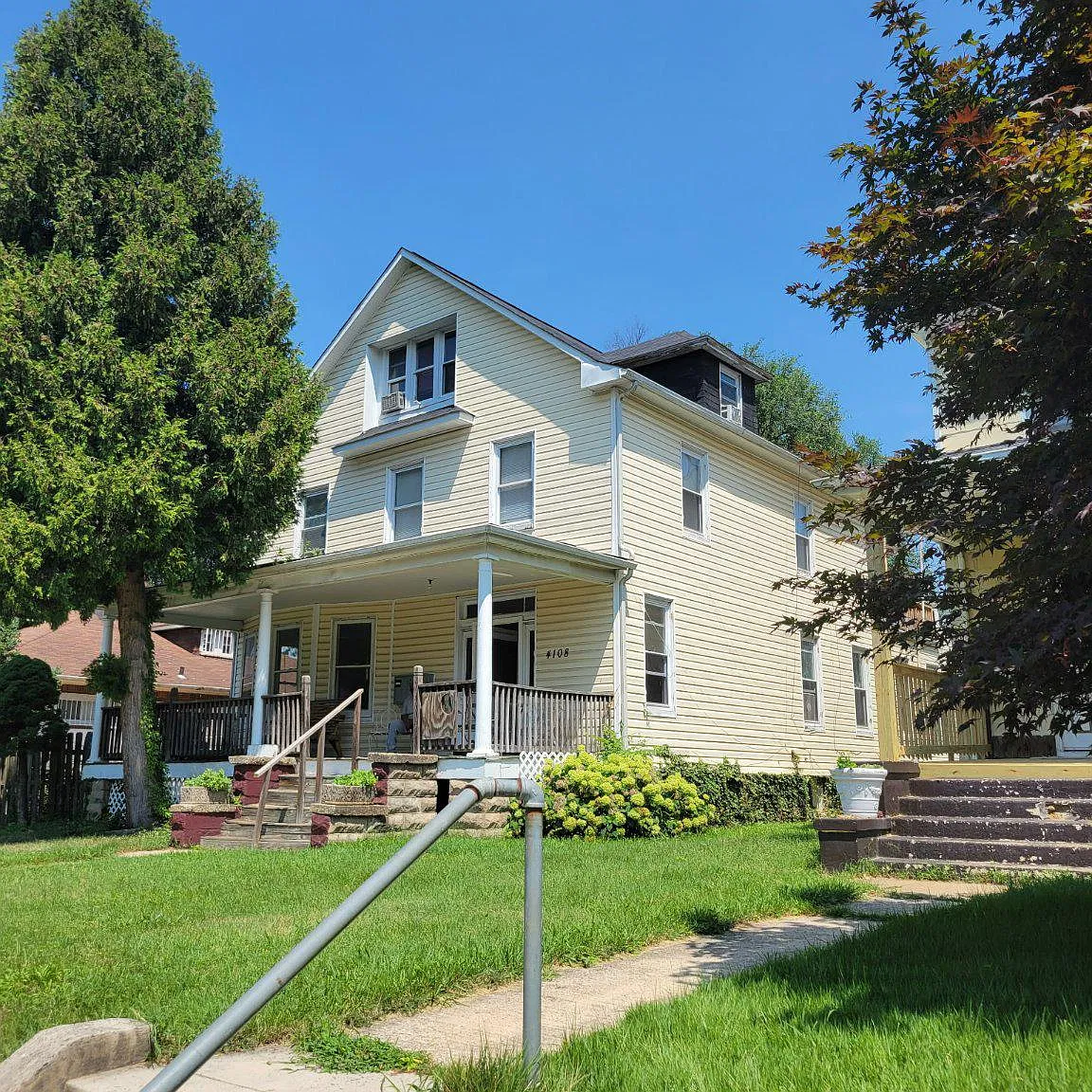 5 bed, 5.0 bath, 2970 sqft, $875 — Photo 1