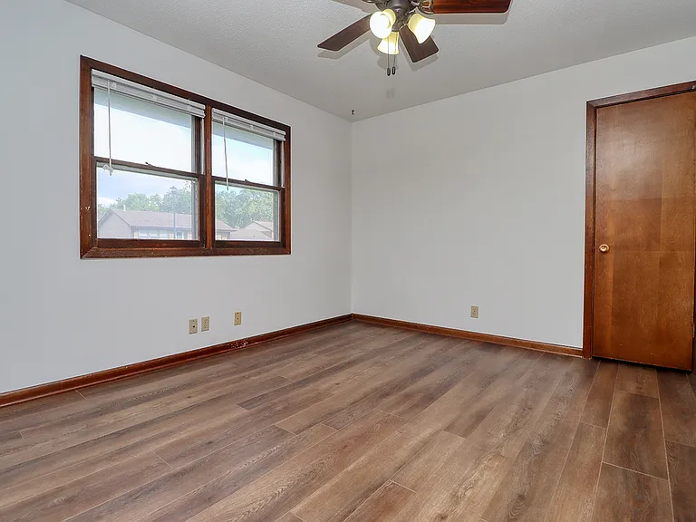5521 S 42nd Street Ct — Photo 14