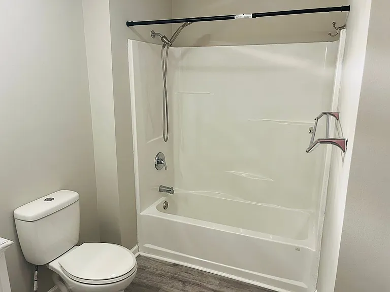 147 N Lake Dr — Photo 16