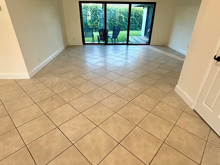 22822 Pinewood Ct — Photo 17