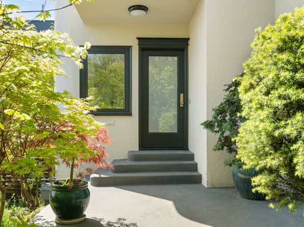 16 SW Abernethy St, Portland, OR 97239