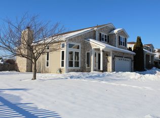 861 Provence Pl, Lake In The Hills, IL 60156