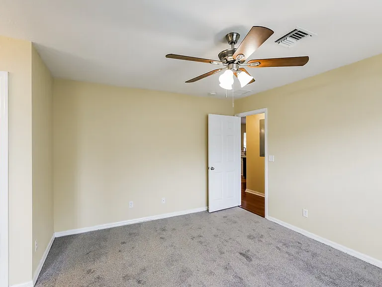 2320 Douglas St — Photo 9
