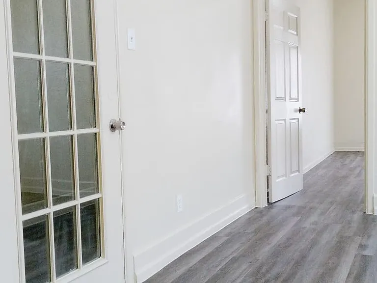 204 S Hackberry St #B — Photo 2