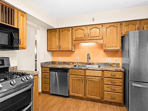 4th image of 2410 Harvey St