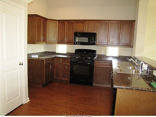 4th image of 15433 Baker