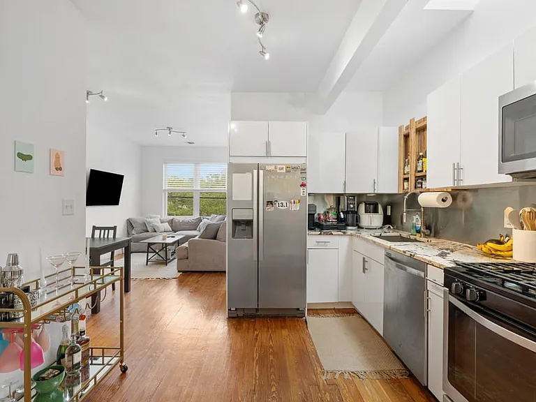 22 Willowdale Ave #2 — Photo 3