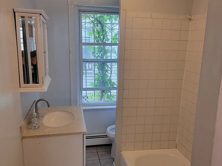 28 Osborn St #1 — Photo 7