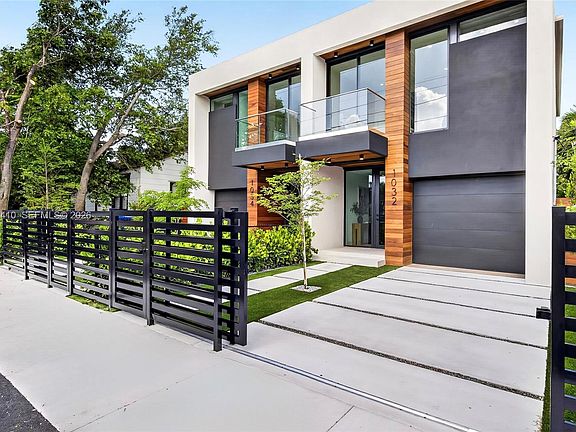 5th image of 1032 SW 11th Ave