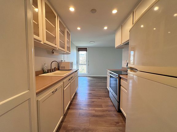 4th image of 3700 Dean Dr Unit 1202