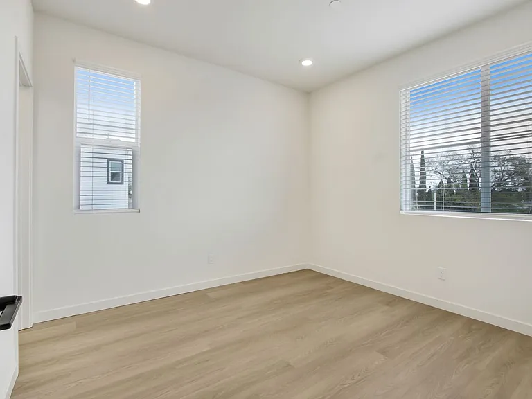 The Willow Townhomes — Photo 11