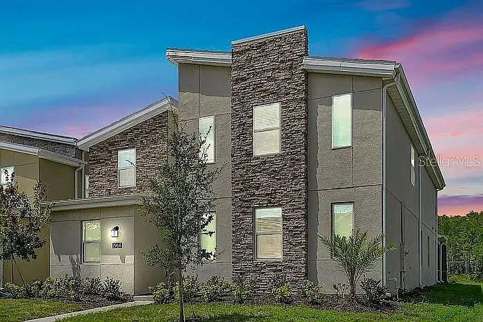 8 bed, 5.0 bath, 4289 sqft, $5,500 — Photo 1