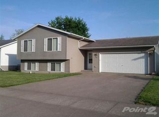 301 Mapel Dr, Lone Tree, IA 52755