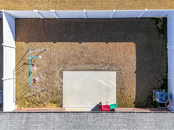 4th image of 219 Regency Ln SW