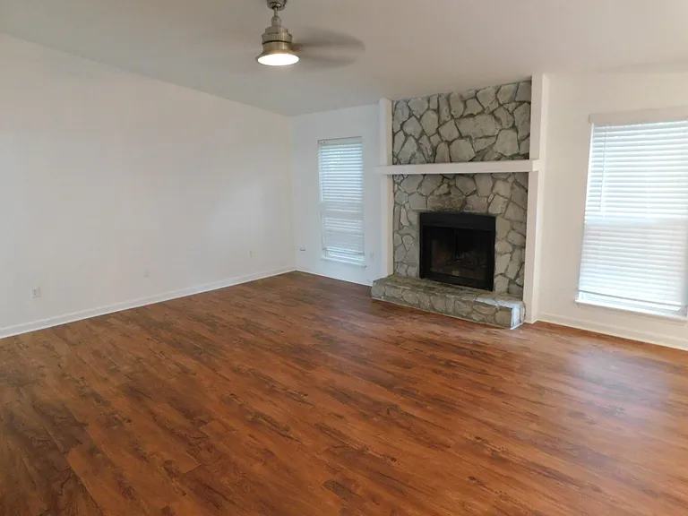 1482 Hidden Bridge Dr — Photo 4