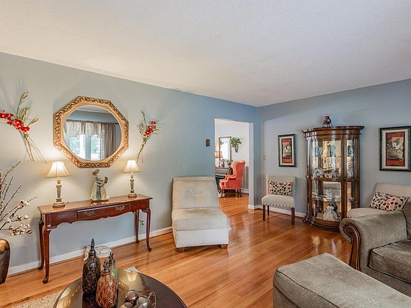 4th image of 2723 Haywood Ave