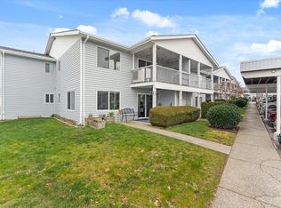 32691 Garibaldi Dr #220, Abbotsford, BC V2T 5T7