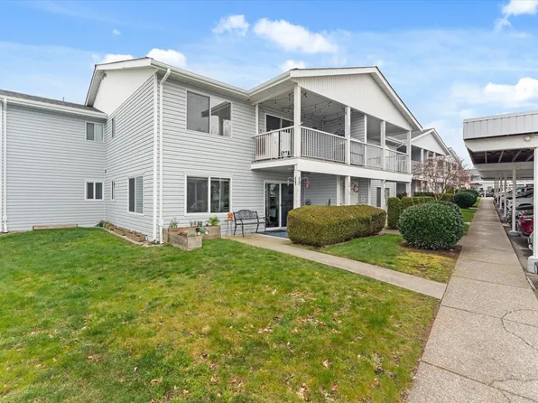32691 Garibaldi Dr #220, Abbotsford, BC V2T 5T7