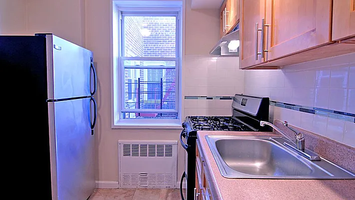 Rented by Tryax Realty Management | media 16