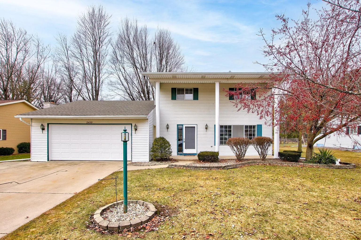2433 Gatesboro Dr W photo 1