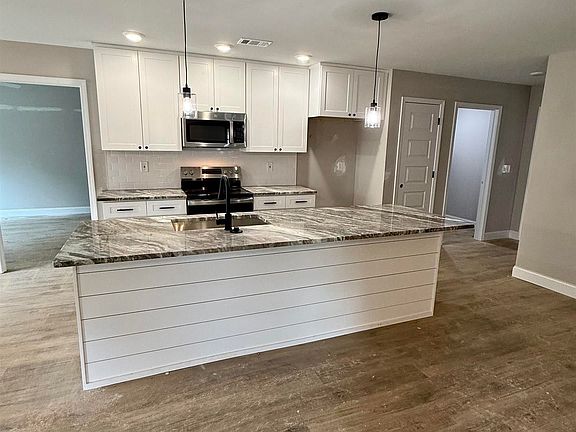 5th image of 205 Sutton Dr