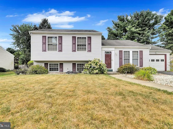 1625 Pebblebrook Ln, Harrisburg, PA 17110