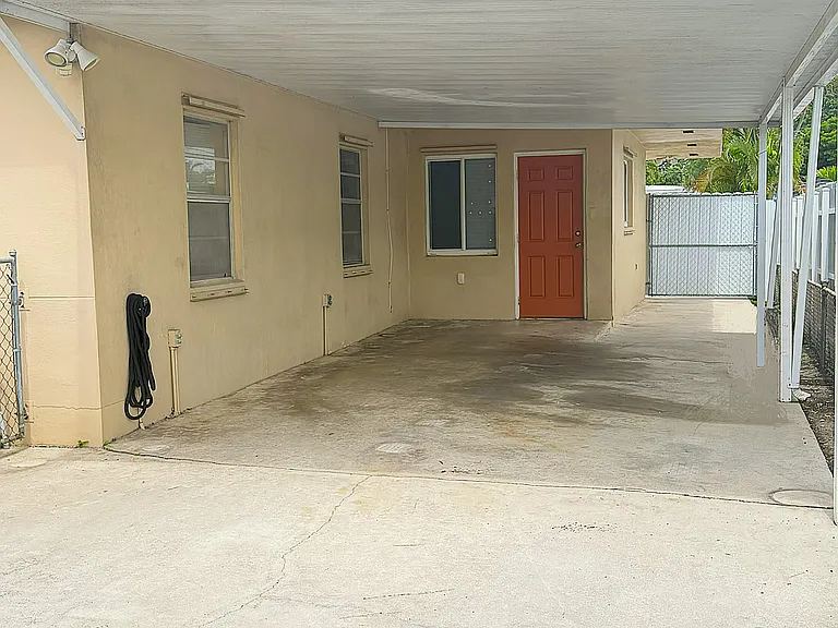795 E 8th Ct — Photo 11