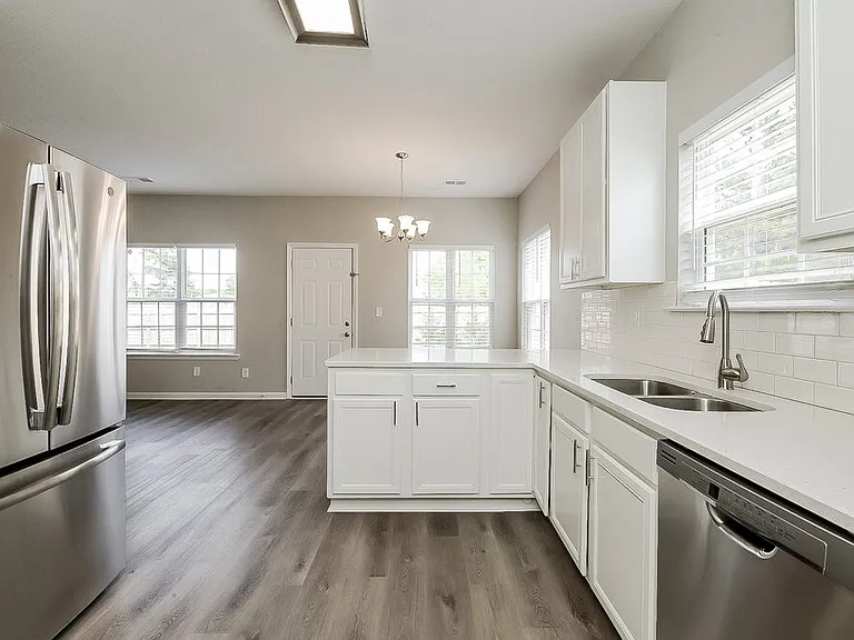 145 Gross Lake Pkwy — Photo 7
