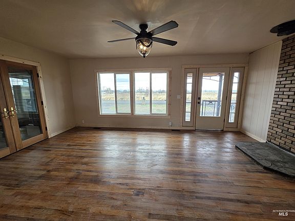 2nd image of 221 Juniper St