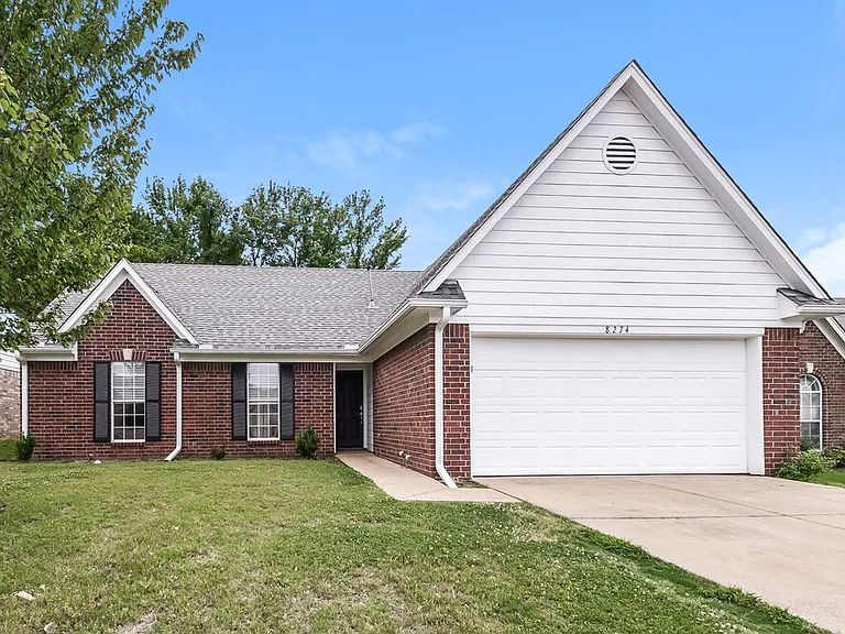 8274 Park Pike Dr — Photo 1