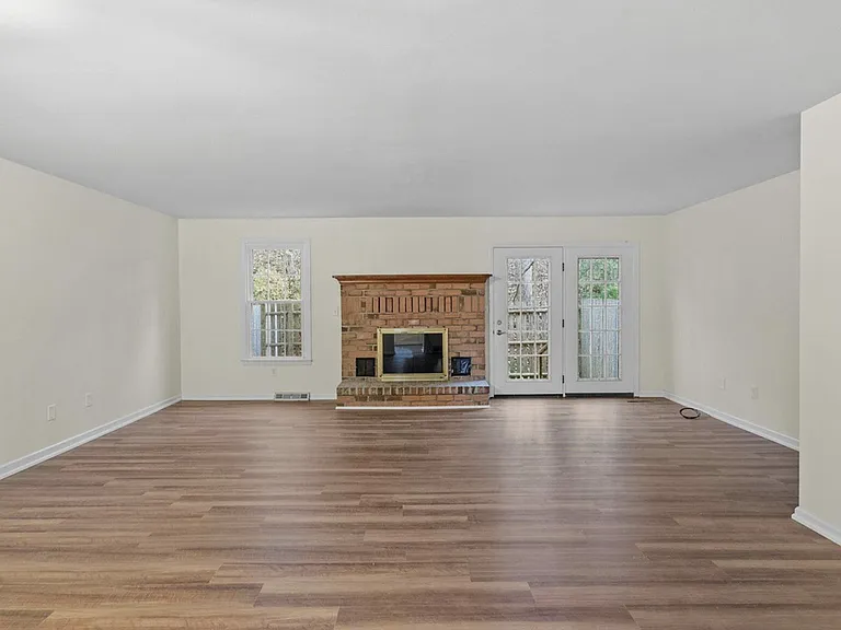 169 Williamsburg Ct — Photo 6