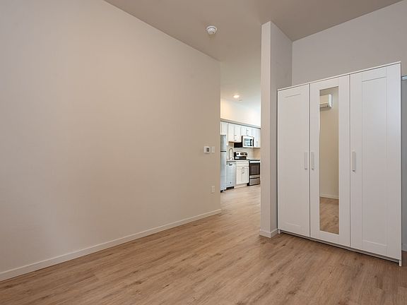 5th image of 607 S Ainsworth Ave Unit 103