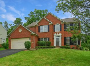 216 Beagle Dr, Coraopolis, PA 15108