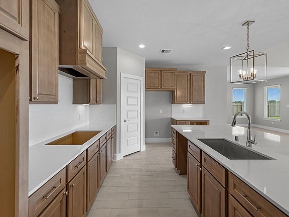 5th image of 3422 Everglade Ln