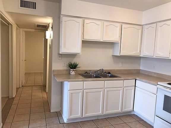 3rd image of 1635 S Winchester Rd APT 1