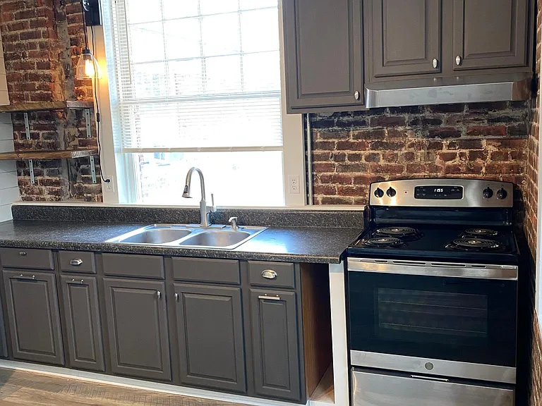 291 College Ave #B — Photo 3