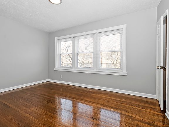 5th image of 6900-6902 S Paxton Ave #6900-2N