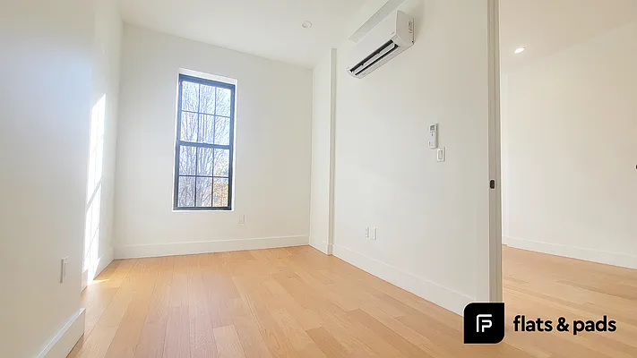 Rented by FLATS & PADS LLC | media 5