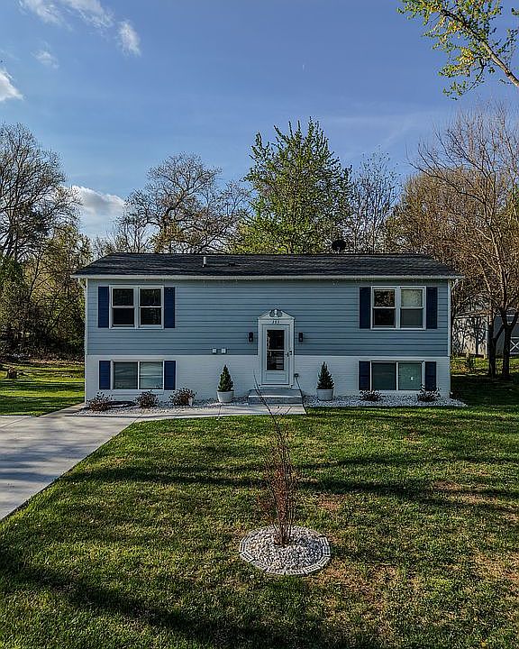 1st image of 303 Via De Rosa Dr